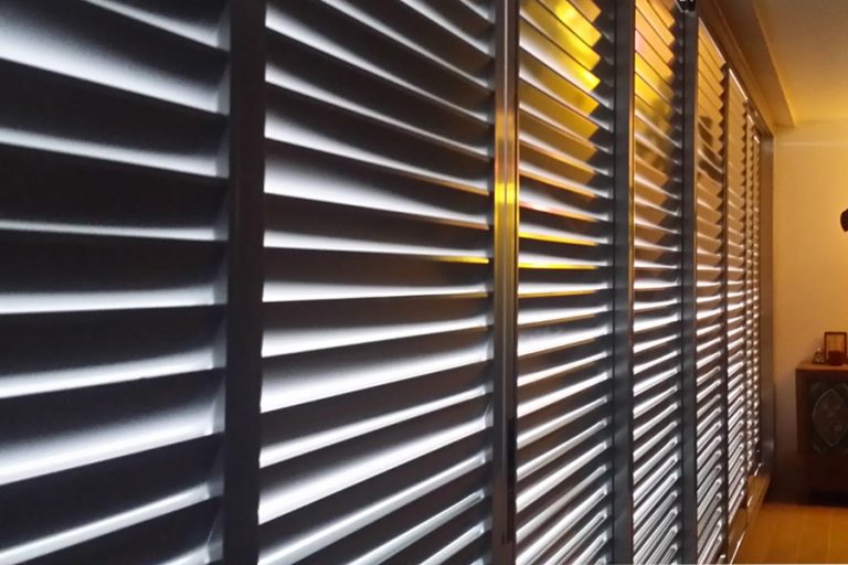 enclosed-balcony-shutters